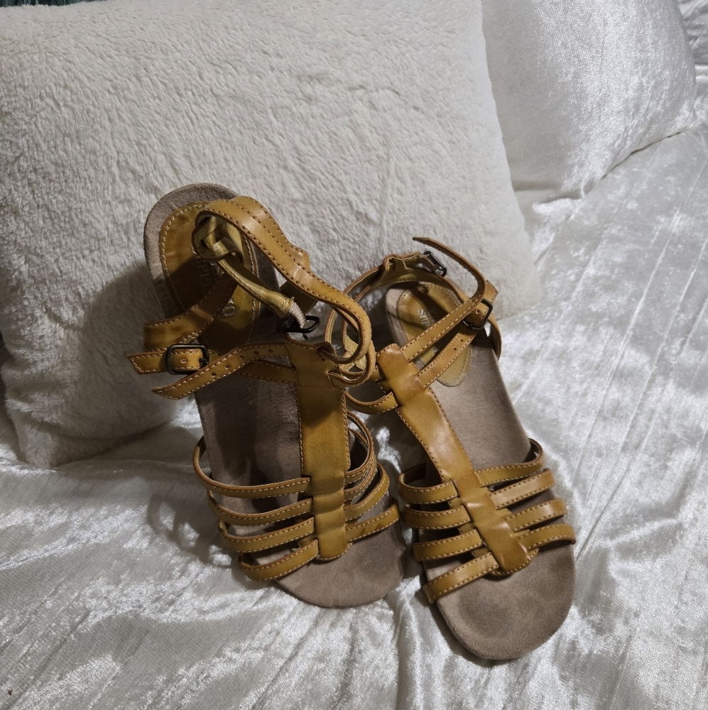 Yellow Strappy Sandals By Mossimo Size 7 1/2 EUC!!